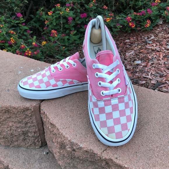 vans era checkerboard strawberry
